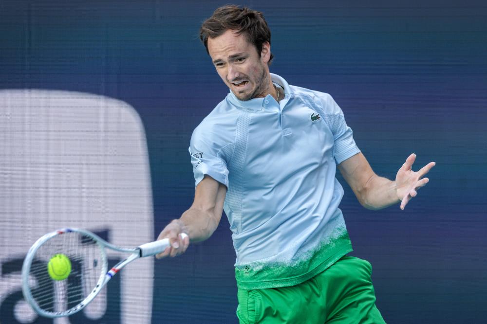 西媒：巴薩有意租借切爾西中場齊耶赫.